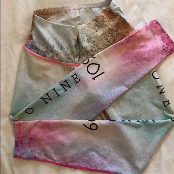 Official 109 World yoga pants - Picture 1 of 4